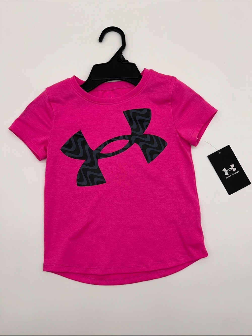 Under Armour Girls Size 4 Hot Pink Tee with Black Patterned Logo